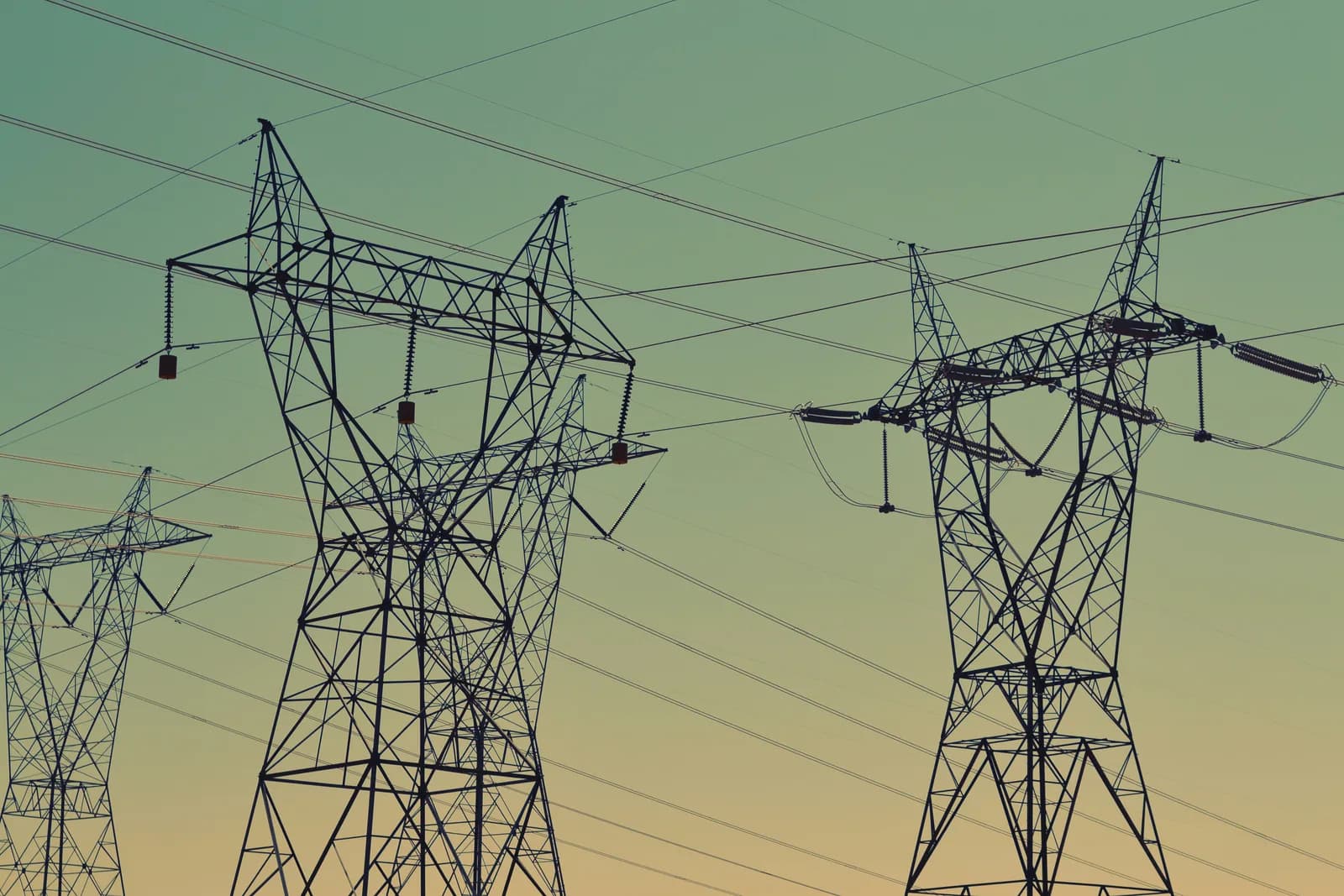 América Latina e o Caribe mantêm sua liderança em energias renováveis, mas enfrentam desafios em sua matriz